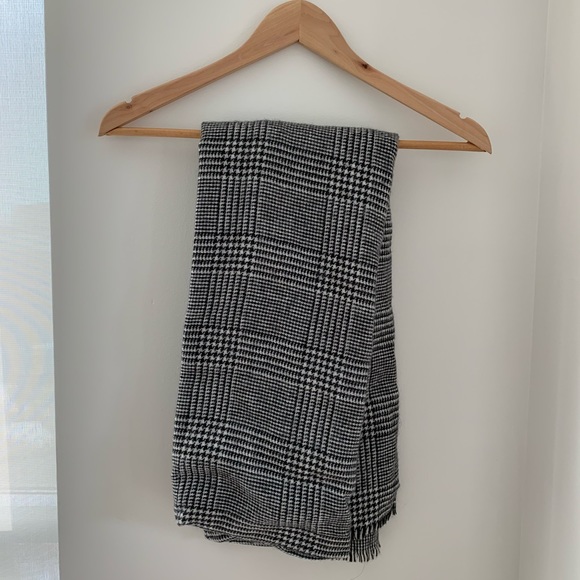 Zara Houndstooth Scarf - Picture 2 of 2